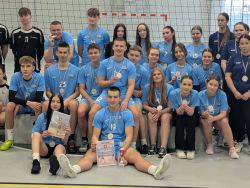 MISTRZOSTWA POWIATU W PIŁKĘ SIATKOWĄ1