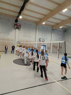 MISTRZOSTWA POWIATU W PIŁKĘ SIATKOWĄ9