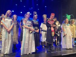 Mężczyźni rządzą światem, a nimi kobiety...22