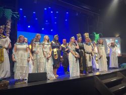 Mężczyźni rządzą światem, a nimi kobiety...23