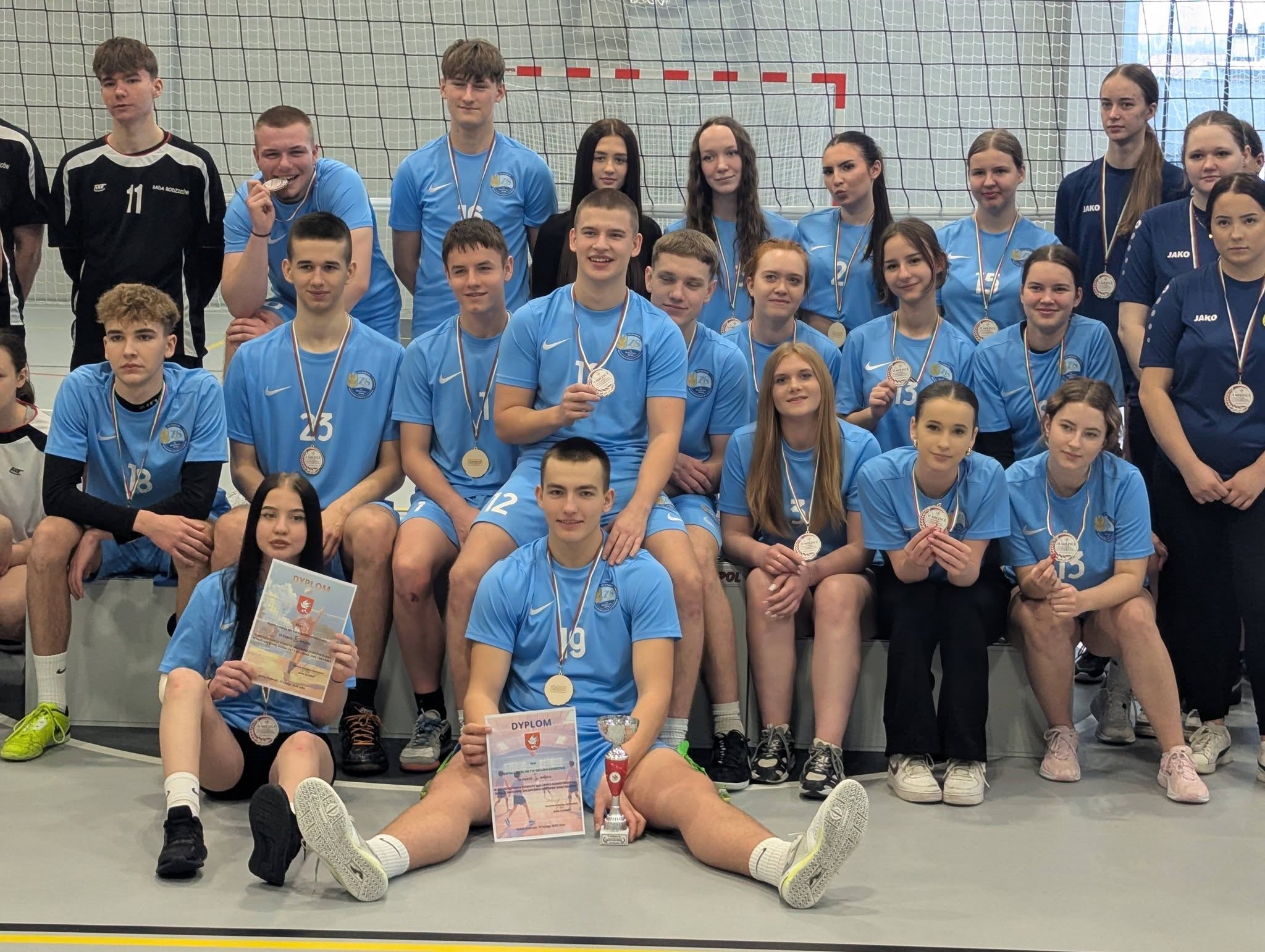 MISTRZOSTWA POWIATU W PIŁKĘ SIATKOWĄ