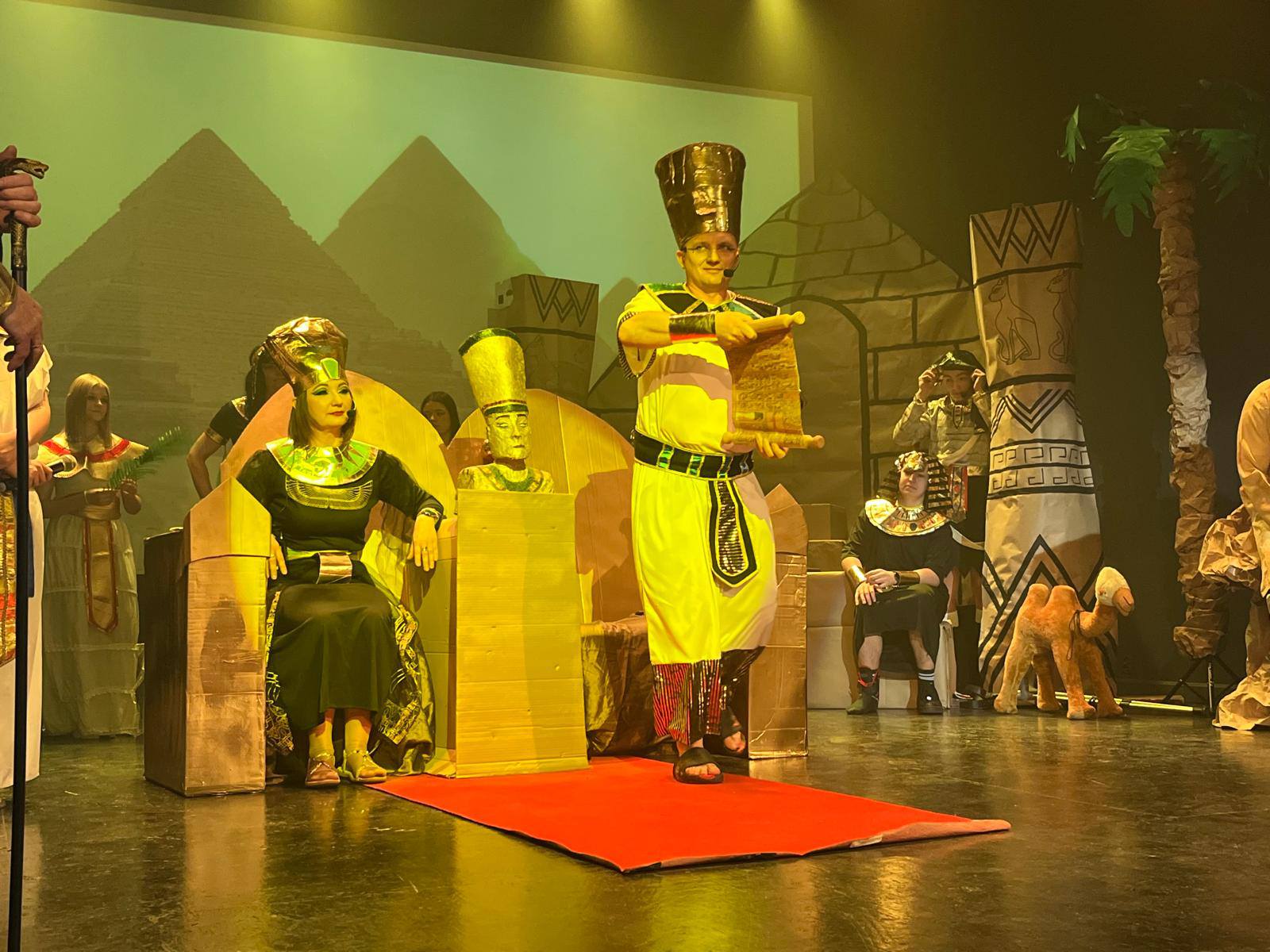 Mężczyźni rządzą światem, a nimi kobiety...